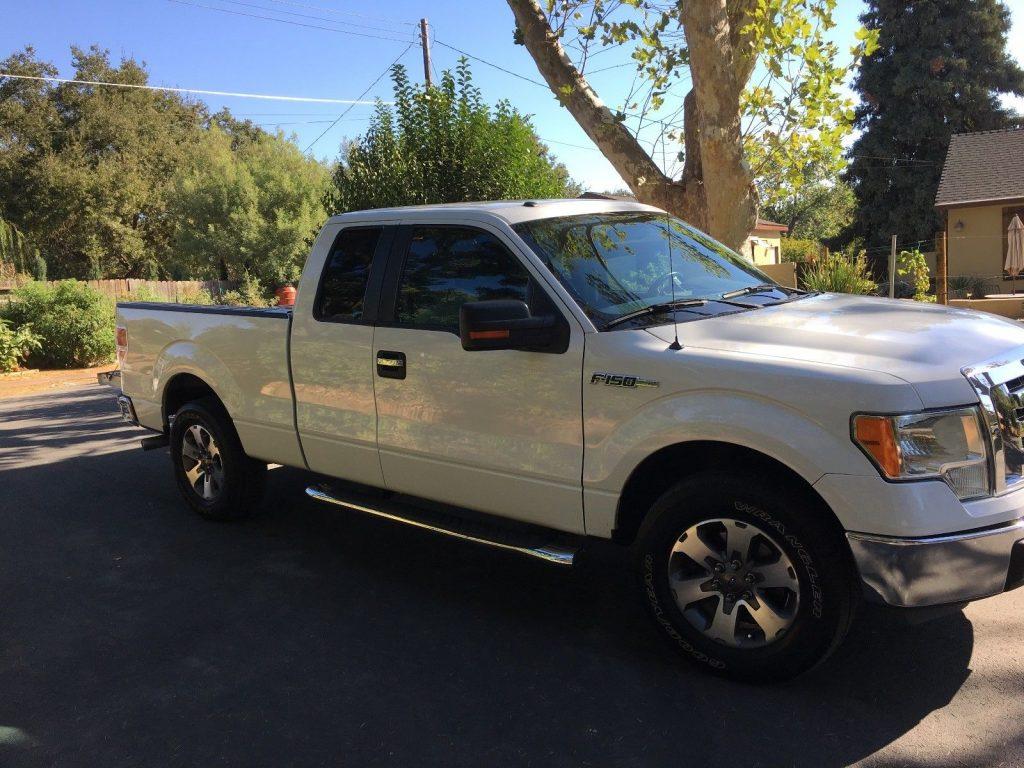 well equipped 2011 Ford F 150 XLT pickup