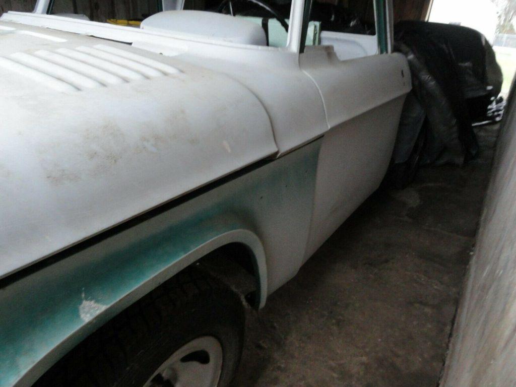 1968 Dodge D100 with Utiline body style project truck