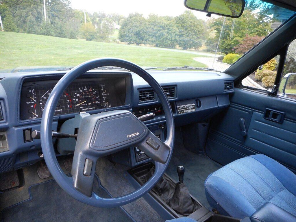1987 Toyota SR-5 Pickup 4X4 81k mi Pristine condition 100% rust free & solid