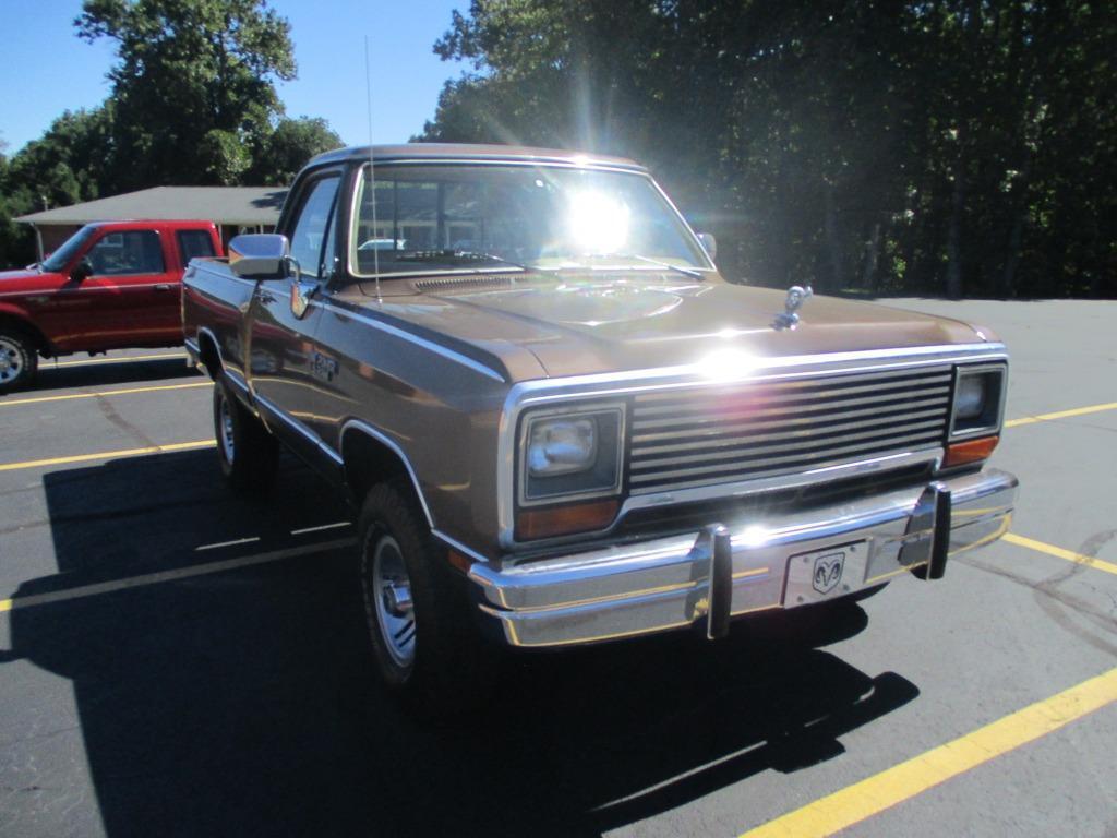 1988 Dodge Ram LE 150 4X4 Power Wagon