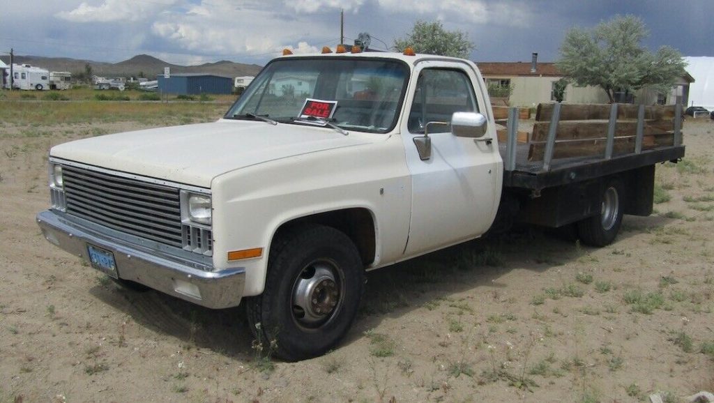 1981 Chevrolet C30 dually with 8’x12″ flat bed