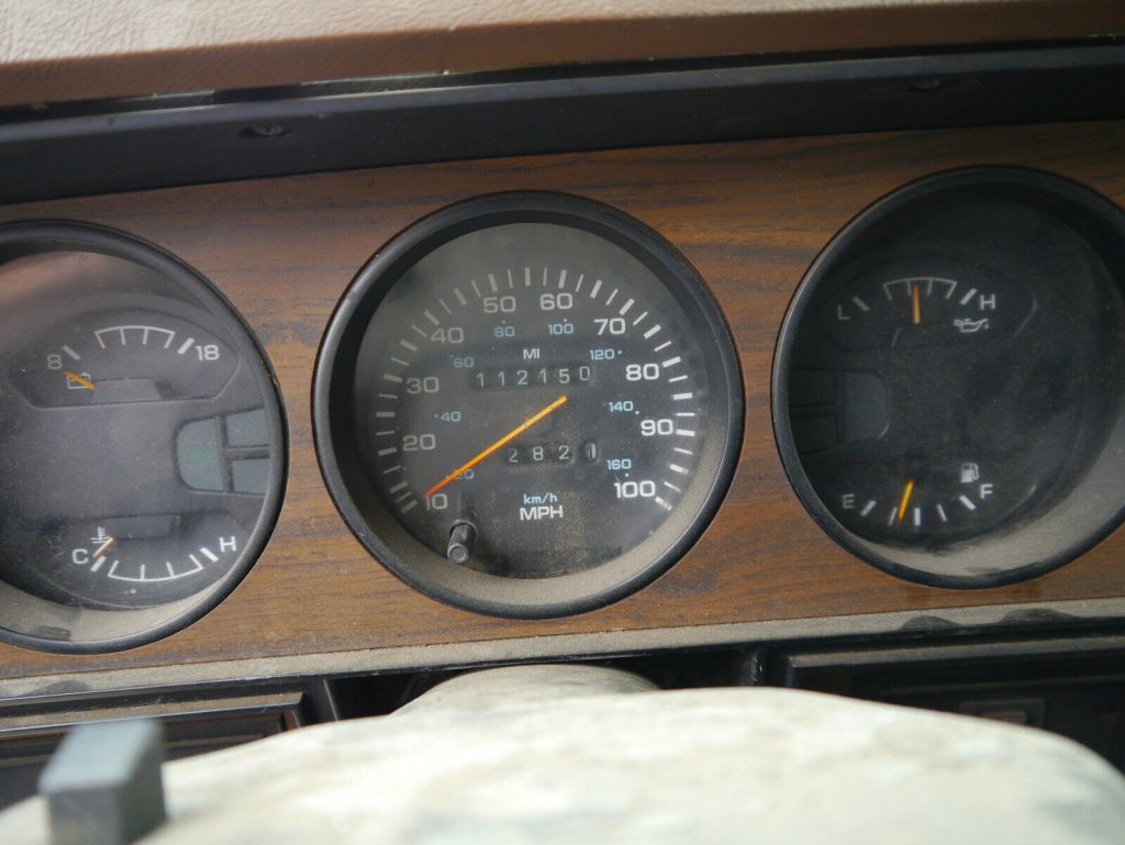 1992 Dodge D350 Cummins – 5 speed MANUAL – 112k miles